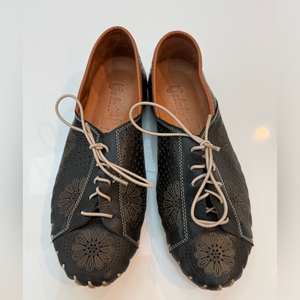 Chic Black Leather Women’s Leather Tooled Shoes SZ 9